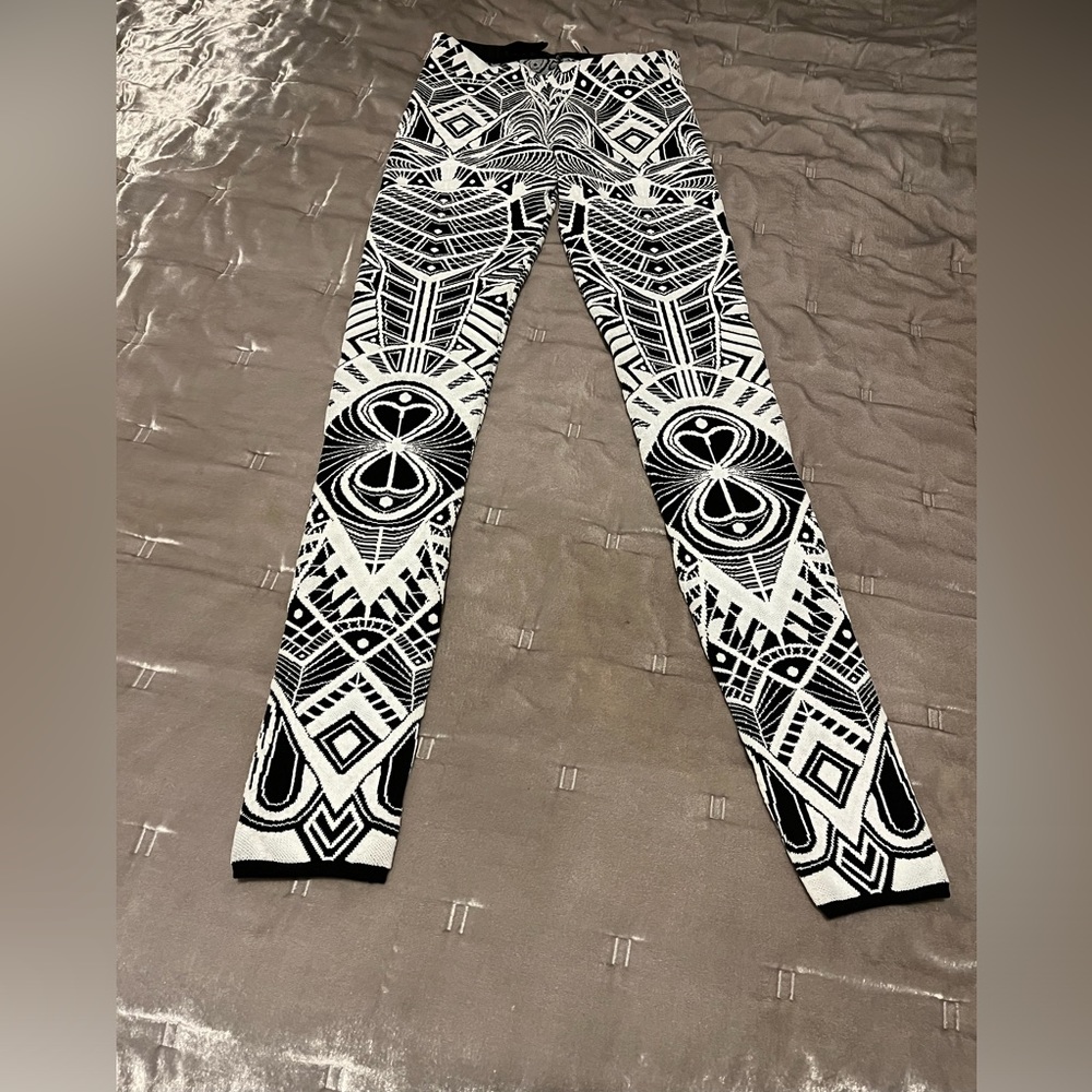 RVN textured black and white leggings size s never worn